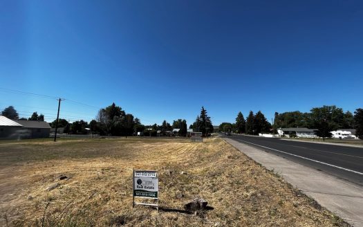 Eastern Oregon Highway Frontage Lot – Located in Hines