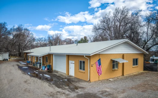 Western Slope warehouse with attached apartment in Colorado