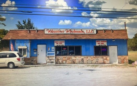 **Charming Retail Business Location**