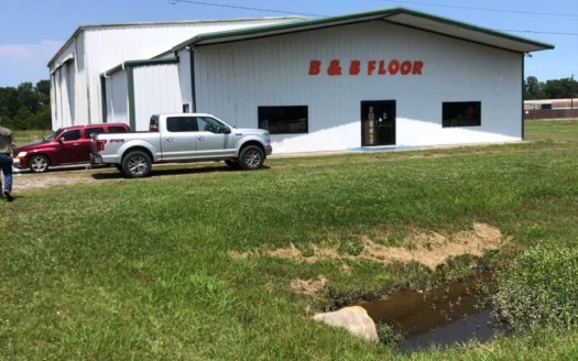 Commercial Warehouse With Office Space In Kinder, La