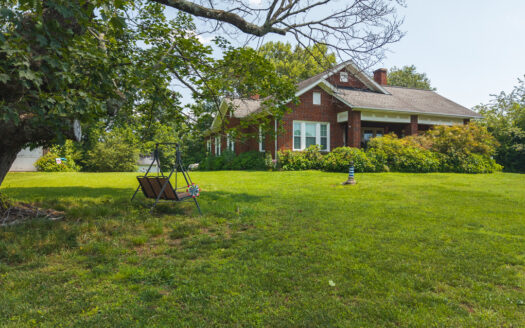 Spacious 3-Bedroom Home on 16.65 Acres in Taylorsville