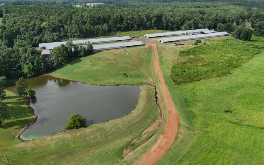 8 House Broiler Poultry Farm with 2 Residences in Louisiana