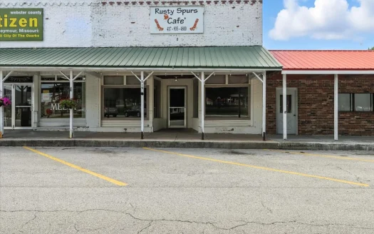 Prime Commercial Building with Loft Living on Sq in Seymour, MO