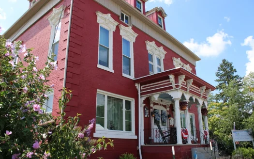 Clarington OH 4 Square Victorian Century home w/apartments
