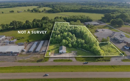 Highly Versatile Commercial Building for Lease in Henderson, TN