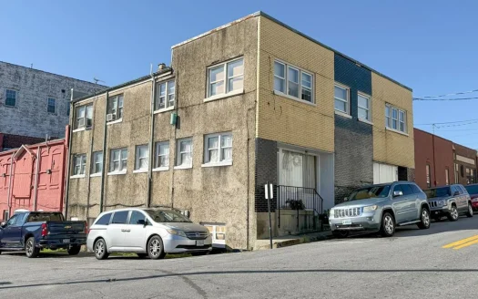 Maximum Cash Flow: Prime Five-Unit Property with Long-Term Tenant