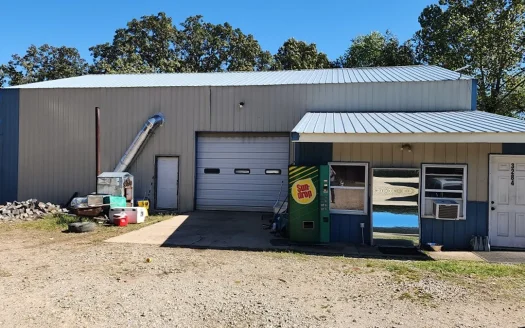 Large shop, with lift, 3.5 Acres, Highway frontage