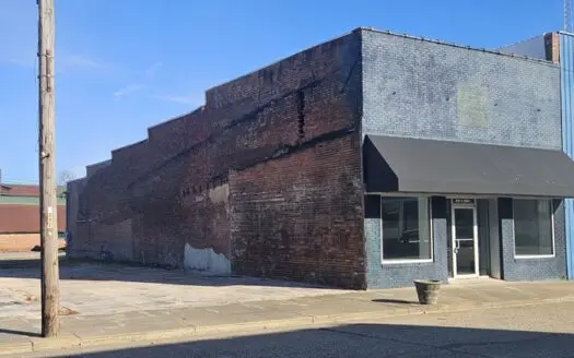 Large Commercial building in Rector Arkansas For sale Newly Updated