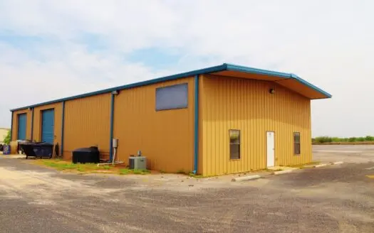 Warehouse/Trucking Yard for sale in Asherton, Texas