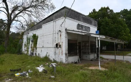 Commercial Building on +/- 0.03 ac – 824 Chesnut St., Camden, SC