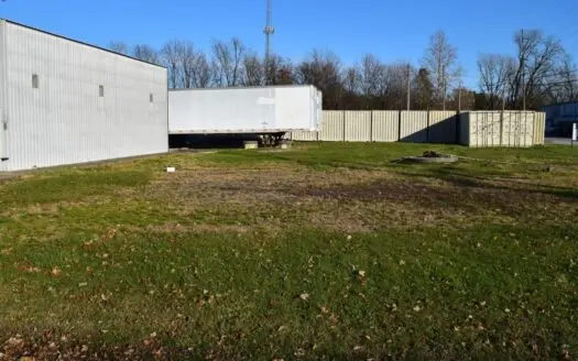 5+ Acre Property in Olney with Buildings, Storage & Railroad