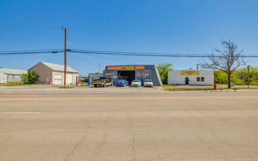 Prime Commercial Opportunity on High-Traffic Thoroughfare Texas