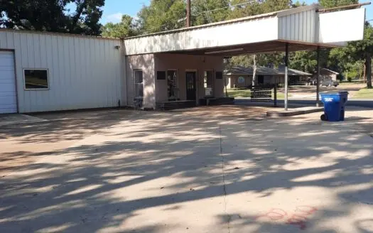 Commercial Building on 0.264 acres downtown Crockett, Tx