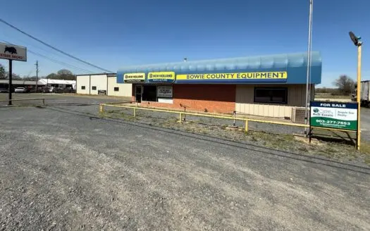 Commercial Property For Sale in De Kalb TX