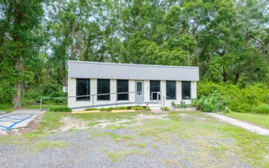 Prime Location Commercial Building Fanning Springs, FL
