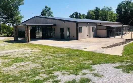Building with 10 acreage For sale in Missouri