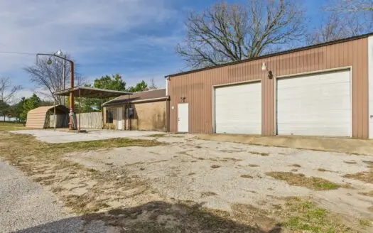 Mechanic Business Garage and Home  Hwy 65 Frontage For Sale