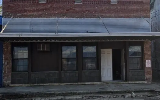 Commercial Building for sale in Rector Arkansas busy intersection