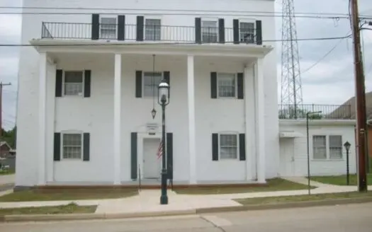 Commercial Office Building in the Heart of Lake Country