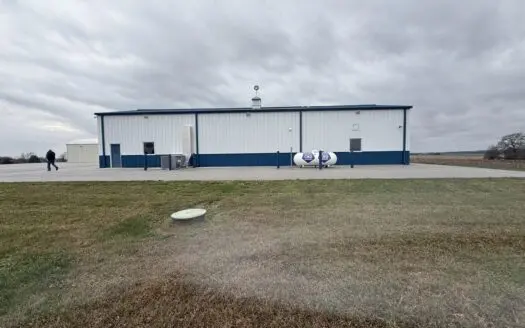 Commercial Building, Greenhouse and 13 acres near Nashville, TN