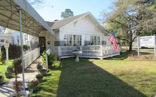 Charming Hometown Assisted Care Facility