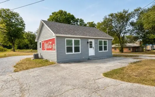 Building for sale in Ava Mo