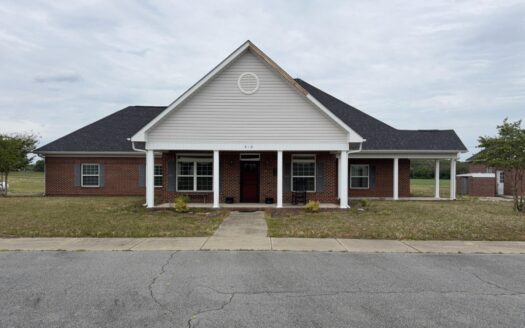 Multi-Use Country Property with 8 Bedrooms & 16 Acres