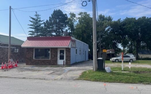 Hamilton Mo Opportunity!  Commercial Lots & Buildings For Sale