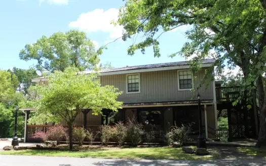 Prime Commercial Opportunity with Residential Living in Mtn View!