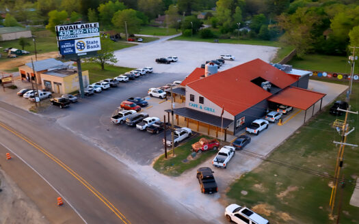 Turn-Key Restaurant & Bar for Sale in the Heart of De Kalb, Texas