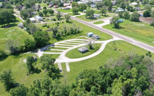 Prime Commercial & Investment Opportunity Along I-35