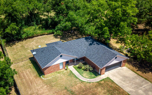 3 Bedroom Home in Reno TX with Open Floor Plan & Large Yard