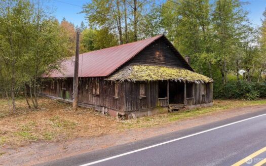 Historic Tum Tum Log Cabin Club in Amboy, WA for Sale