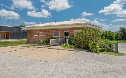 Prime Commercial Opportunity with Exceptional Highway Visibility!