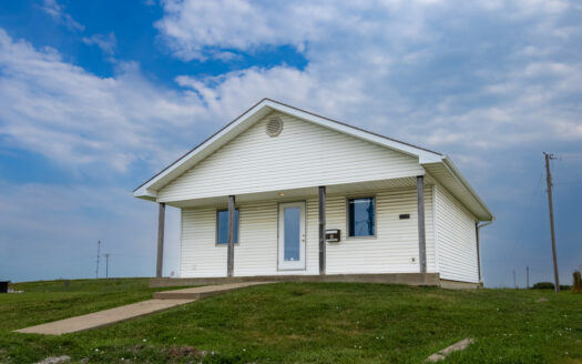 Well Located Office Building – 36 Hwy Frontage