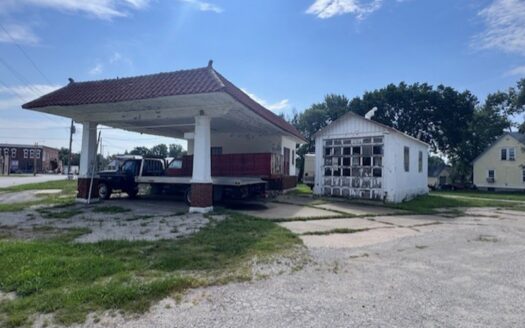 Historic Gem In Nw Missouri!  Original 1940’S Standard Station