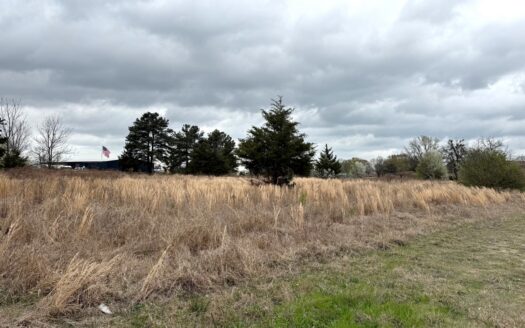 Prime 3.25-Acre Development Opportunity for Slae in De Kalb, TX