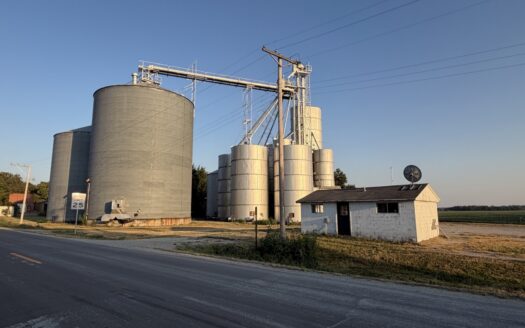 Prime Grain Storage & Commercial Property – Lock Springs, MO!