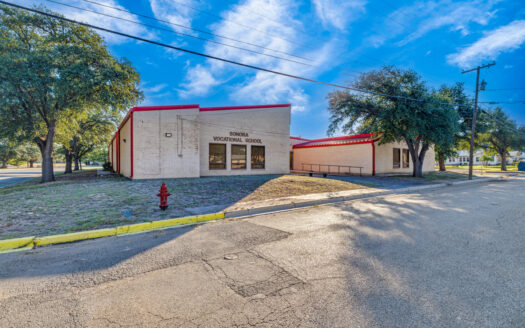 Discover a versatile commercial property with endless potential!